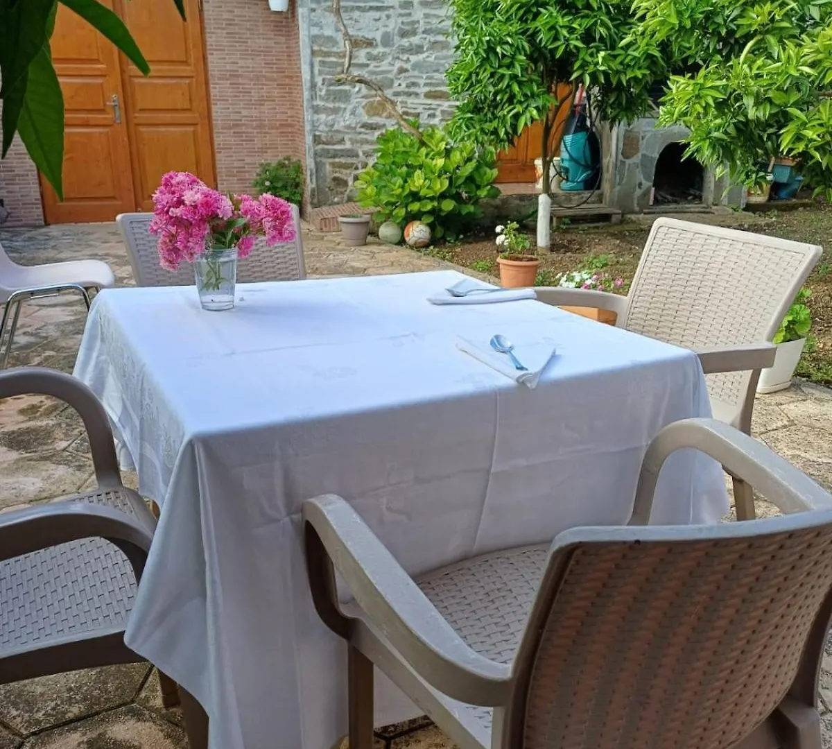 Guest house Tek Gjyshi Hotel Permet