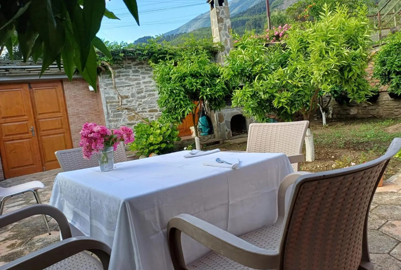 Guest house Tek Gjyshi Hotel Permet